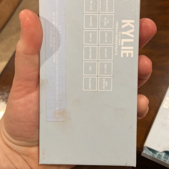 Kylie Cosmetics Chill Baby eyeshadow Palette - Picture 7 of 8